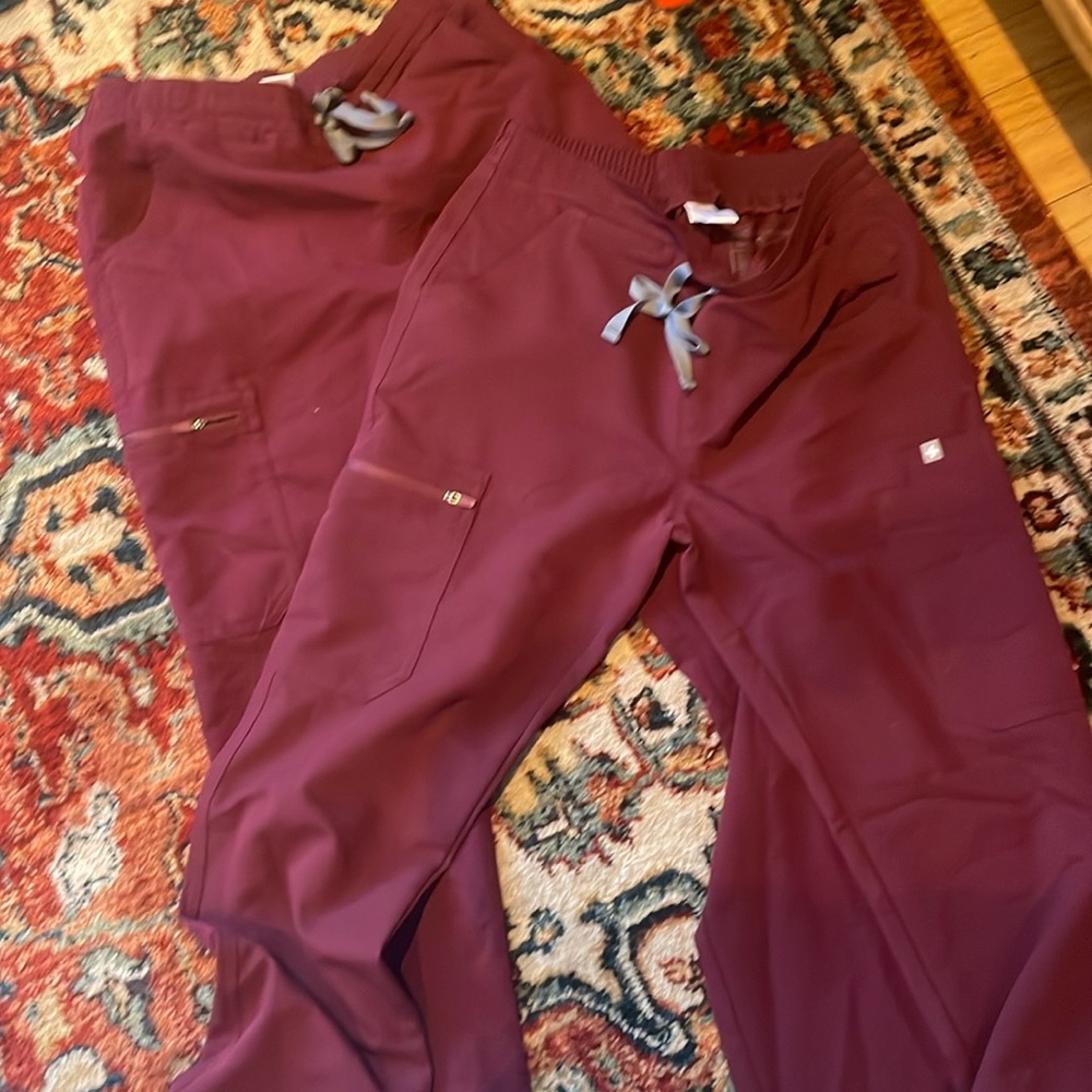 FIGS yola xs tall. Two pairs